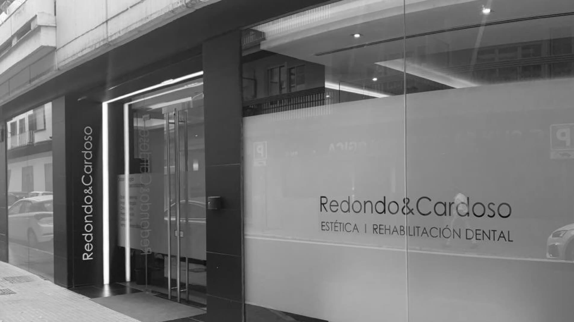 Fachada de la Clínica Dental Redondo y Cardoso en Córdoba